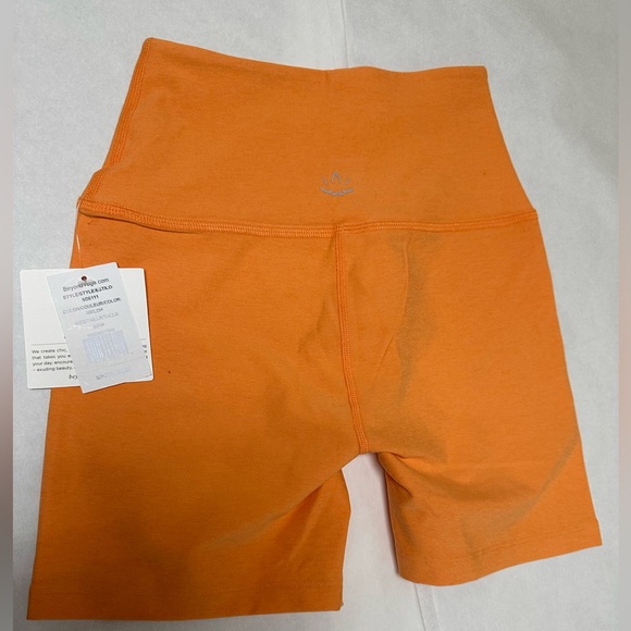 NWT;Beyond Yoga Spacedye Keep Pace Short 🌟 - Picture 4 of 13